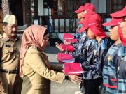 Pj Bupati Batang Canangkan Gerakan Pembagian 13.600 Bendera