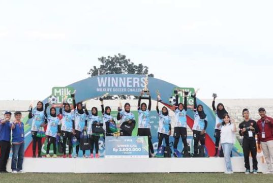 Tangis Keharuan Pecah di Dua Partai Final KU-10 dan KU-12 MilkLife Soccer Challenge