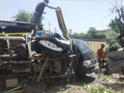 Truk Bermuatan Tebu Sasak 3 Kendaraan di Blora, Diduga Remb Blong