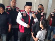Dilantik jadi Dewan, Mantan Tukang Ojek ini Dikawal Rekannya Sesama Pengojek Saat Pelantikan