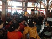 Bupati Grobogan Sri Sumarni Nembang ‘Aja Nangis’ dalam Seleksi Lomba Sinden Muda