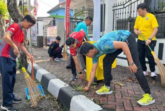 Peringati Hari Pengayoman Ke-79, Kemenkumham Jateng Gelar Bersih-Bersih Lingkungan