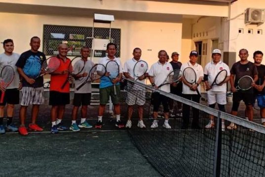 Tim Tenis USM dan PT PPSD Jalan Tol Semarang-Demak Tanding Persahabatan