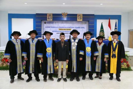 Ngir Tjuk Hirwo Raih Gelar Doktor