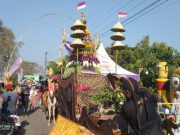Kirab Saparan Desa Ngembal Kulon Berlangsung Meriah