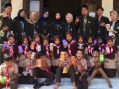 Mahasiswa KKN Unisnu Ajak Siswa-Siswi SDN Bulak Baru Memanfaatkan Botol Bekas Jadi Celengan