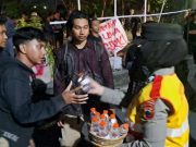 Aksi Damai di Solo, Polisi dan Mahasiswa Wujudkan Demokrasi Bermartabat