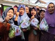 Ratusan Paket Sayur Mayur Gratis untuk Emak-Emak di Welahan