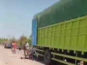 Tabrak Truk Garam, Tiga Orang Pemotor Meninggal: Terdiri Ayah, Ibu dan Anak