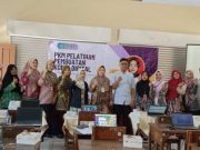 Gelar Pelatihan Pembuatan Komik Digital, Tim Pengabdian Unisnu Jepara Gandeng Para Guru SD