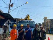 Mahasiswa KKN Unisnu Bersinergi dengan Dishub Jepara: Pemeliharaan Lampu Jalan Desa Sukses Digelar