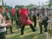 Bupati Sragen Menendang Tameng Polisi dalam Apel Operasi Mantap Praja