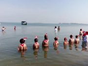 Pengibaran Bendera Raksasa di Pantai Pelayaran Karangbagusan, Jepara, Cara Masyarakat Pesisir Peringati Kemerdekaan
