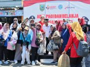 Bupati Ajak ASN Belanja Kebutuhan Pokok di Pasar Kutowinangun