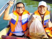 Untuk Semakin Merawat Bumi, Paroki Bongsari Tebar Benih Ikan di Waduk Jatibarang