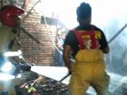 Di Jatisobo Karanganyar, Api Jerami Memusnahkan Kandang Sapi