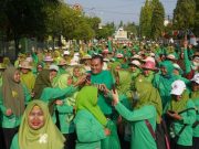 Harlah Ke-78 Muslimat NU, Ibu-Ibu Blora Berebut Foto Selfie dengan Bupati
