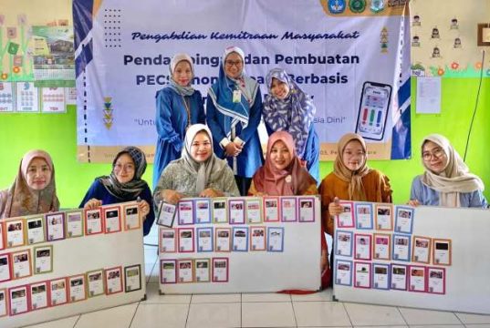 Dosen Unisnu Gandeng Guru TK Tarbiyatul Athfal 03 Pengkol Buat Media Inovatif PECS-PB Berbasis Augmented Reality