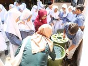Tim PKM Unisnu Jepara Latih Budidamber Lele untuk Cegah Stunting di SD 2 Besito Kudus