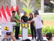 Berkaus Oblong, Pak Bas Resmikan Kampus Geologi dan Rusun Karangsambung