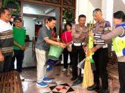 Melakukan Aksi Bakti Religi ke Masjid dan Gereja