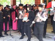 Menggelar Upacara Pemakaman Secara Kedinasan Polri