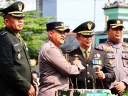 Polisi Menggelar Aksi Menggeruduk ke Markas TNI