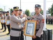 Ungkap Kasus Tabrak Lari, 6 Personel Satlantas Terima Penghargaan