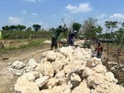 TMMD Ke-122 Kodim 0721/Blora di Sidomulyo Bangun 3 Titik Talud di Banjarejo