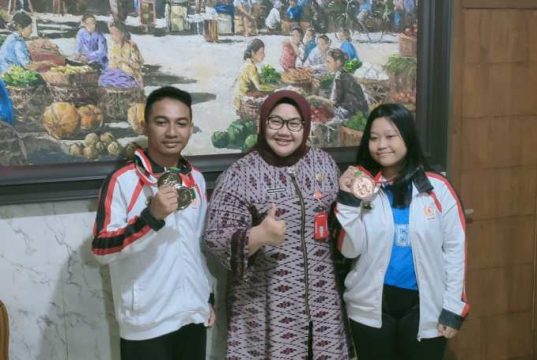 Bupati Sragen Serahkan Bonus, Atlet Perbakin Asal Sragen Sabet Dua Perak dan Satu Perunggu di PON XXI