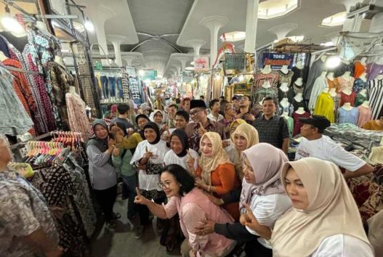 Pedagang Pasar Johar Bersatu Nyatakan Solid Dukung Agustin-Iswar