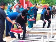 Ziarah Tabur Bunga di TMP Bunga Bangsa