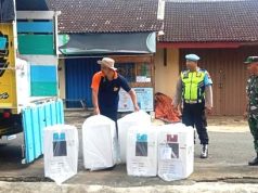 Tentara Bantu Amankan Distribusi Logistik Pilkada