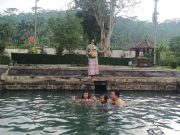 Berendam di Permandian Putri Kerajaan di Candi Umbul