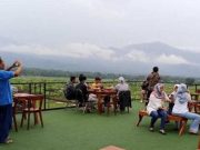 Bukan Tempat Makan Biasa, Banyoe Angkringan Salatiga Sajikan Pemandangan Merbabu-Telomoyo