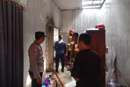 Rumah Terbakar di Wirosari, Diawali dengan Ledakan Ponsel yang Sedang Di-charge