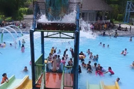 MC Edupark dan Waterboom Cepu Manjakan Pengunjung Bermain Air dan Berfoto Selfi