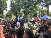 Jokowi Datang ke Purwodadi Disambut Ribuan Orang di Jalan R Soeprapto
