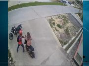 Terekan CCTV, Seorang Lelaki Pukul Perempuan Pengendara Motor di Depan Balai Desa Pengkol Penawangan