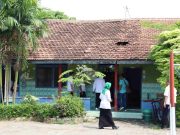 Masih Ada SD di Daerah Asal Menteri Dikdasmen yang Nyaris Ambruk
