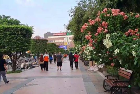 Berkunjung ke Semarang Belum Lengkap Tanpa ke Simpang Lima