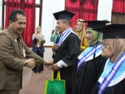 Keren, 43 Lansia Wisuda, Bukti Kenaikan Angka Harapan Hidup