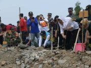 Minimalisasi Rob dan Banjir, Pemkot Semarang Tanam 400 Bibit Tanaman di Area ‘Sheet Pile’ Tambakmulyo
