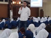 Sudarmono Beri Materi di LKMM Fakultas Psikologi USM