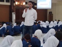 Sudarmono Beri Materi di LKMM Fakultas Psikologi USM