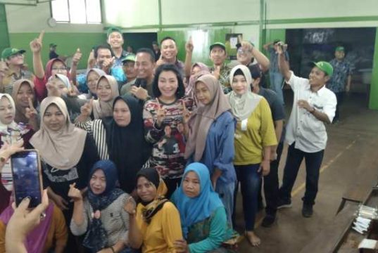 Cagub Jateng Andika Perkasa Dikeroyok Emak-emak Buruh Rokok di Kudus