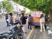 Kota Semarang Bersihkan Alat Peraga Kampanye Pasangan Calon Kepala Daerah