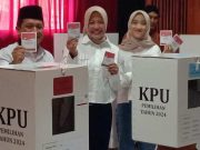 Calon Bupati Afif Gunakan Hak Suara di TPS 14 Tosari, Husein di TPS 1 Jawar