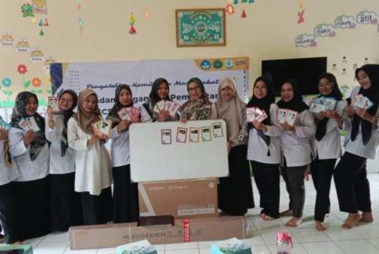 Tim Pengabdian Unisnu Jepara Kenalkan ‘PECS Phonic Board’ Guna Tingkatkan Kemampuan Bahasa Inggris