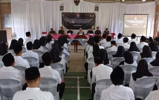Sebanyak 49 Anggota KPPS Batealit Resmi Dilantik